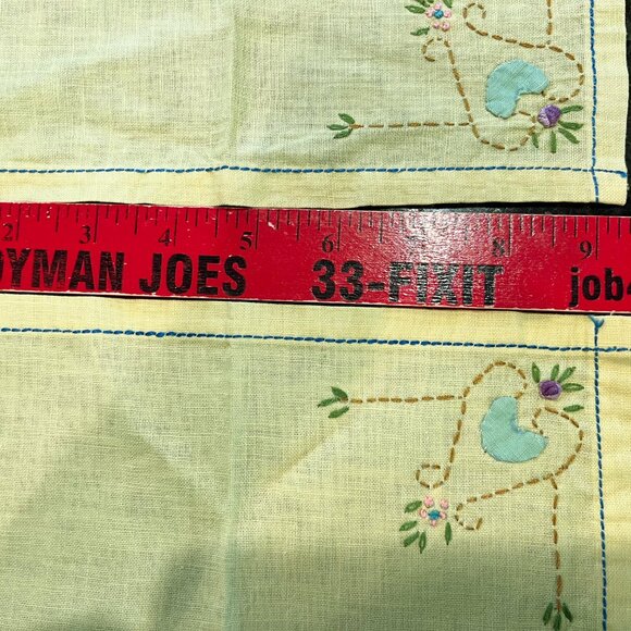 Lot of vintage linen embroidered napkins and tablecloths - Picture 4 of 16